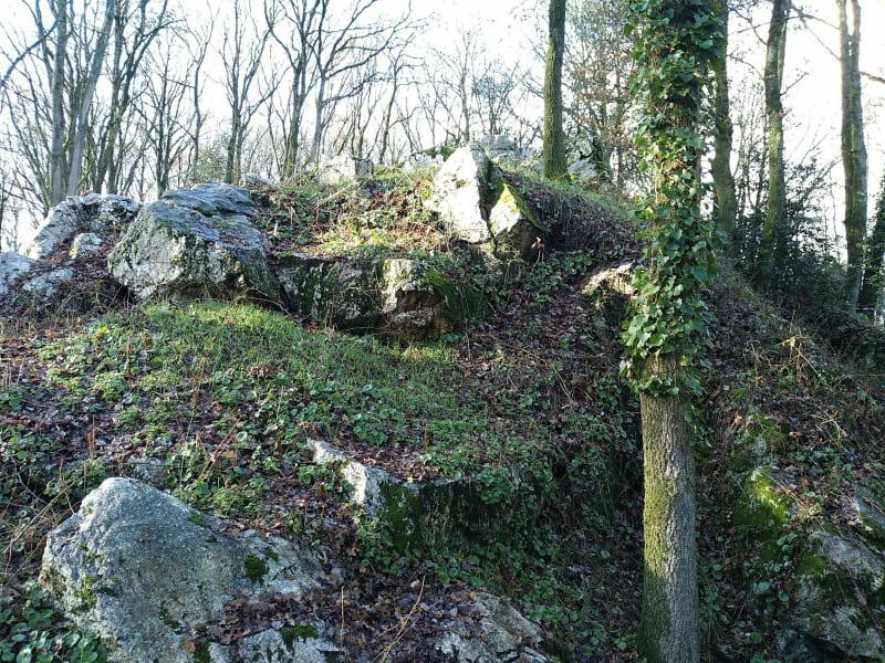 À Moulins, par les rochers de Pyrôme et la voie romaine. - Moulins