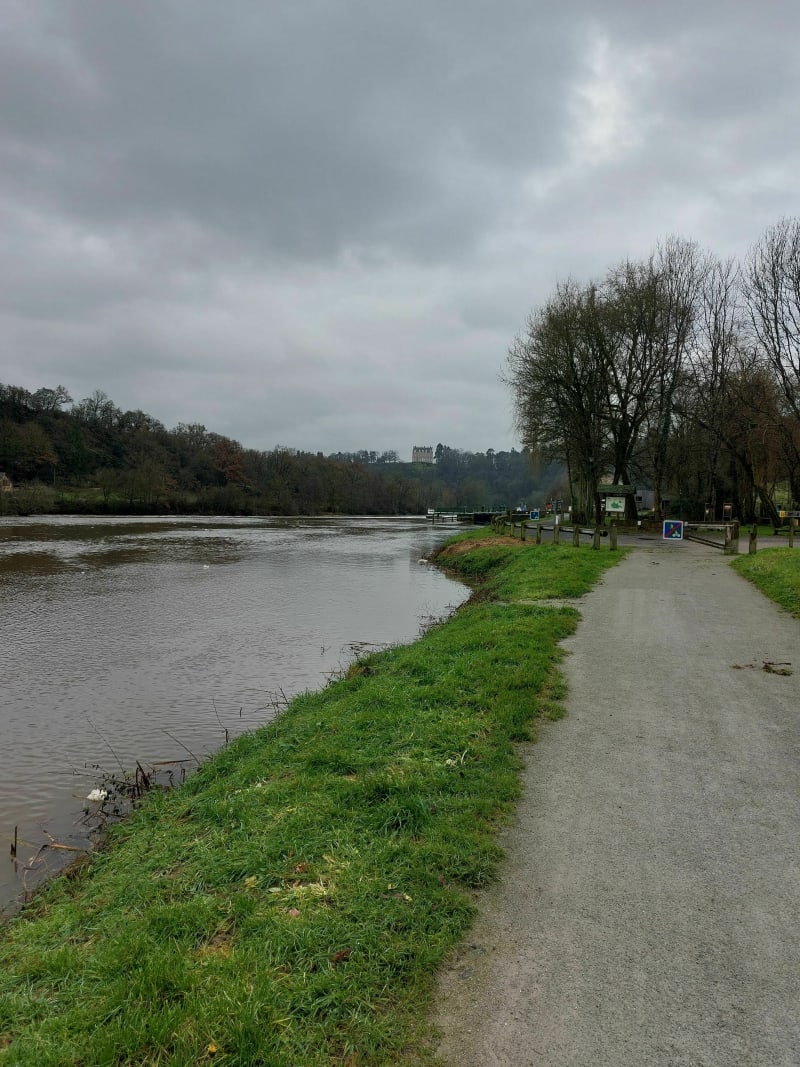 Balade le long de la Mayenne à Origné - Origne