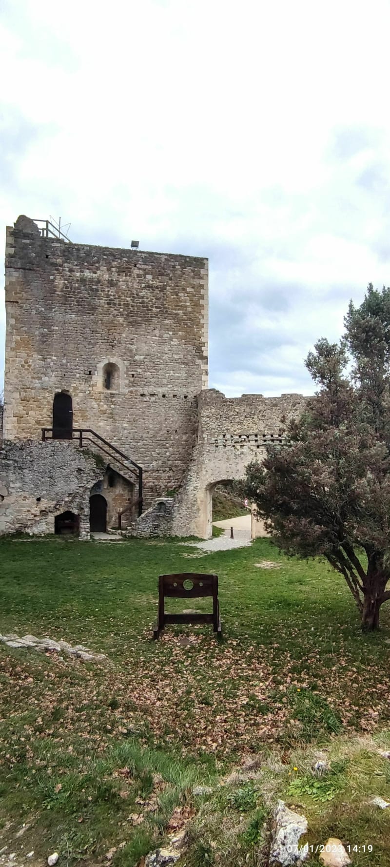 Espeluche en boucle via le château de Rochefort en Valdaine - Espeluche