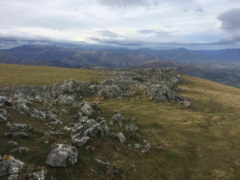 Le sommet  d'Hauskoa, et le Col d'Aphanize - Béhorléguy
