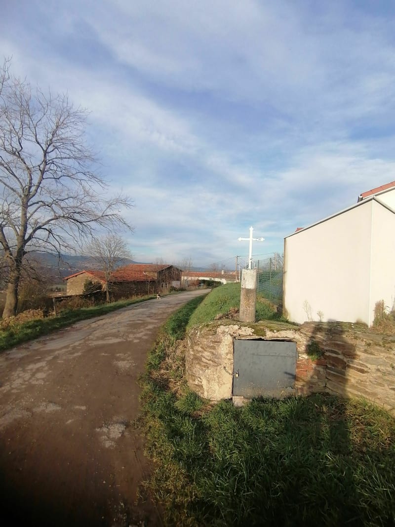 Tour autour de la Madone de Farnay - Farnay