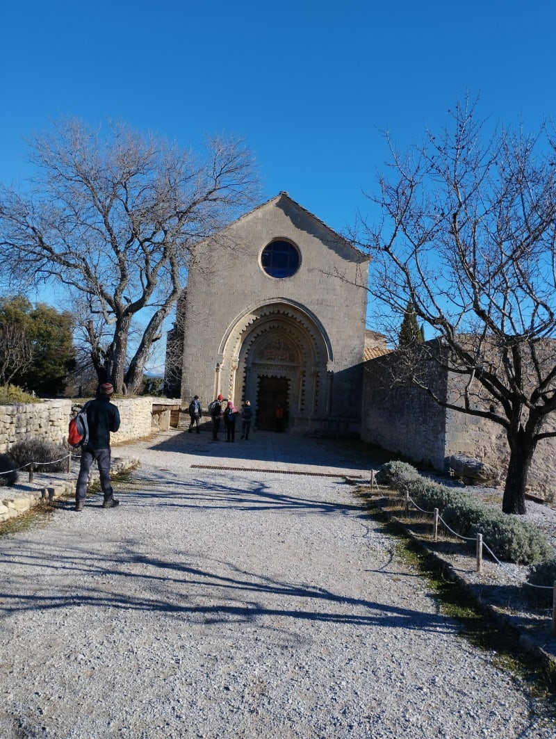 De Peyruis au plateau de Ganagobie à travers la forêt. - Peyruis