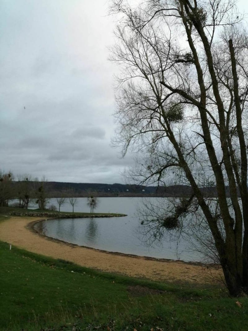 Le barrage de Poses, le lac de Poses et la Seine - Le Manoir