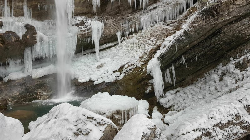 Watervallen van Alloix en Tardy Mill Loop in de winter - Saint-Vincent-de-Mercuze