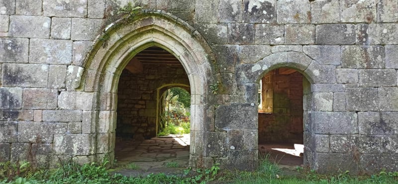 Balade en forêt au Château de Kergist - Ploubezre