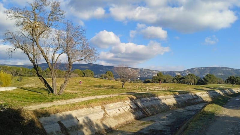 De Saint-Antoine au golf de Saumane le long du canal - L'Isle-sur-la-Sorgue