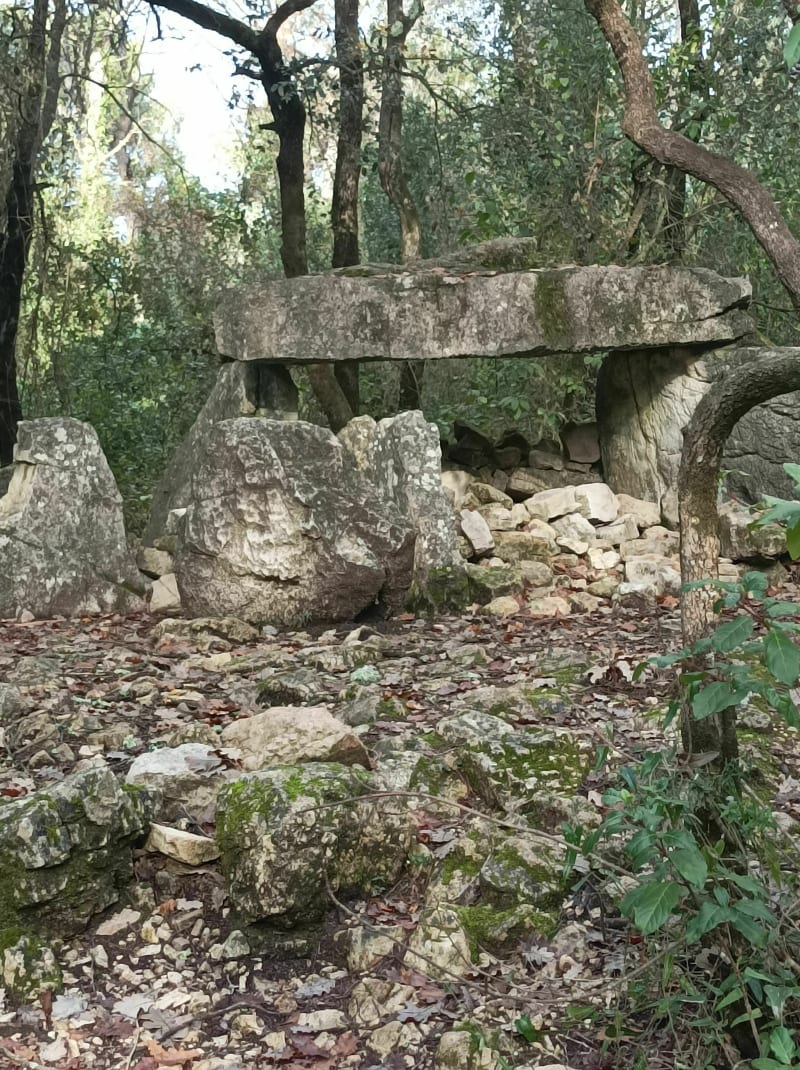 Le Trou des Fées, Notre Dame du Glaive et le Dolmen de la Gastée - Cabasse