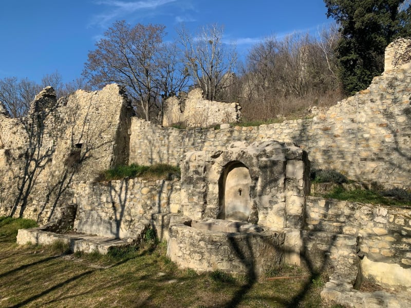 Ruines du vieux village d’Allan et croix de Simeon - Allan