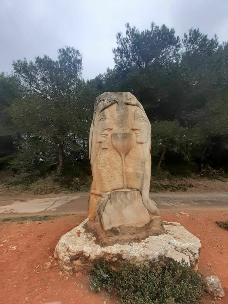 Des statues et des vignes - Montagnac