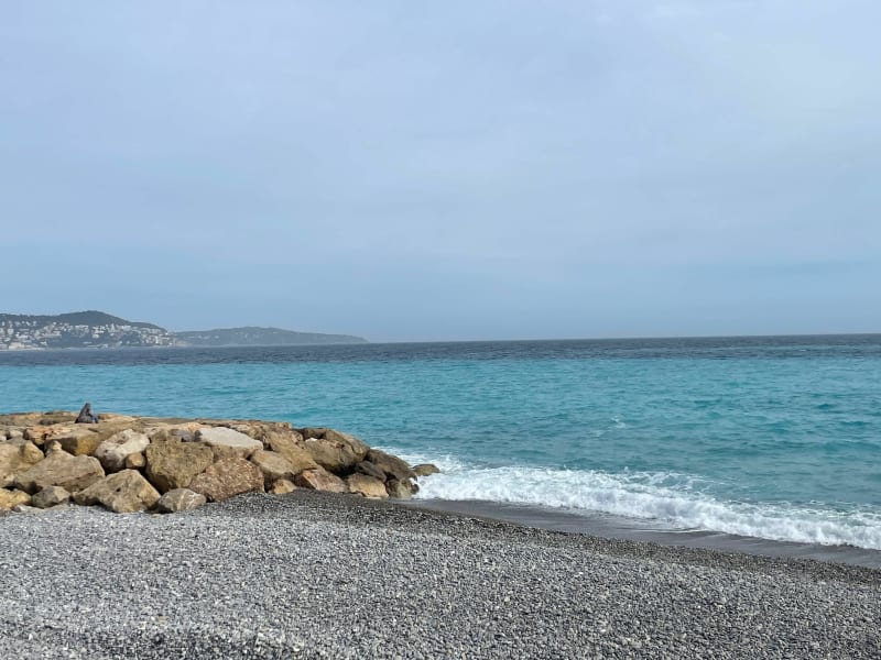 Le long du bord de mer et de la Baie des Anges à vélo - Nice