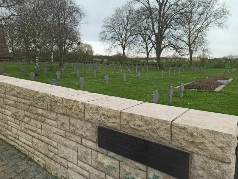 Mangiennes : son cimetière militaire et sa campagne - Mangiennes