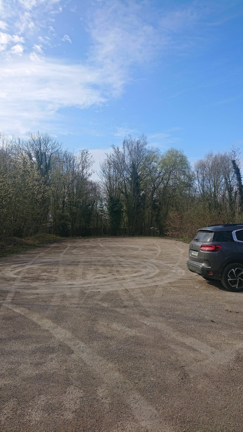 Parking de l'Escale à Brunemont - Aubigny-au-Bac