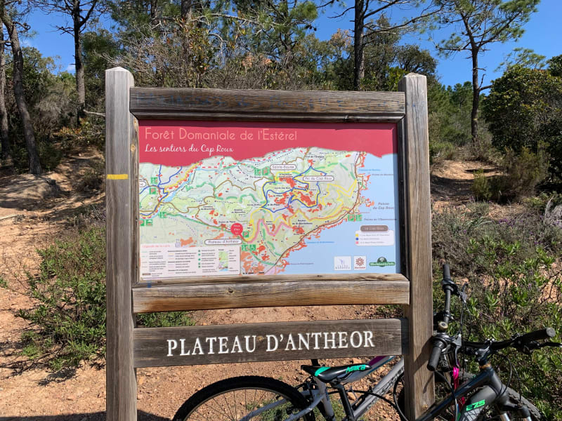 Randonnée au col du Cap Roux par le plateau d'Anthéor - Saint-Raphaël