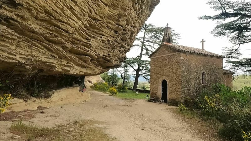 Goult, construction de pierres et chemins de campagne - Goult