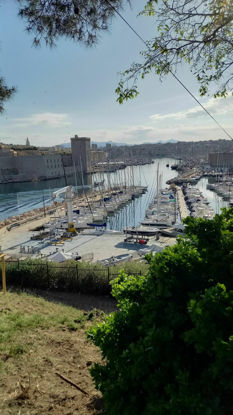 Du Vieux Port vers Notre-Dame de la Garde - Marseille