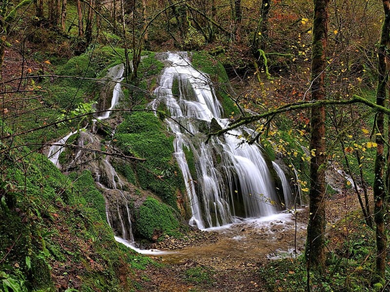 Aventures pédestres aux Grottes et Cascade de Waroly - Mancenans-Lizerne