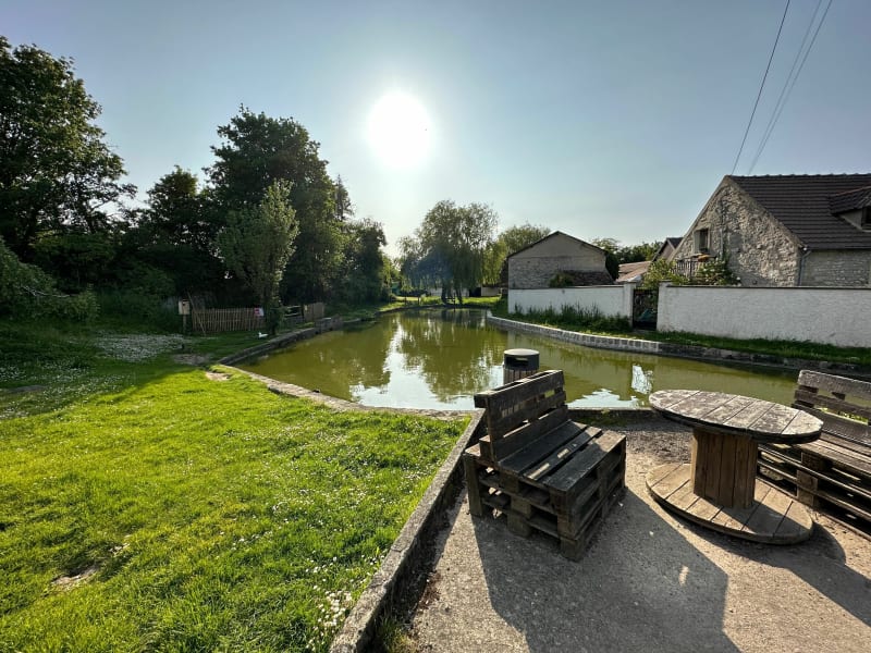 Entre route et chemin traversant des petits villages autour de Mondeville - Mondeville