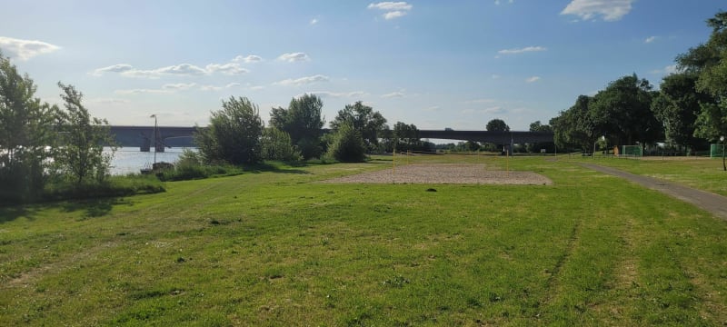 Du plan d'eau au stade sur l'île d'Offard - Saumur