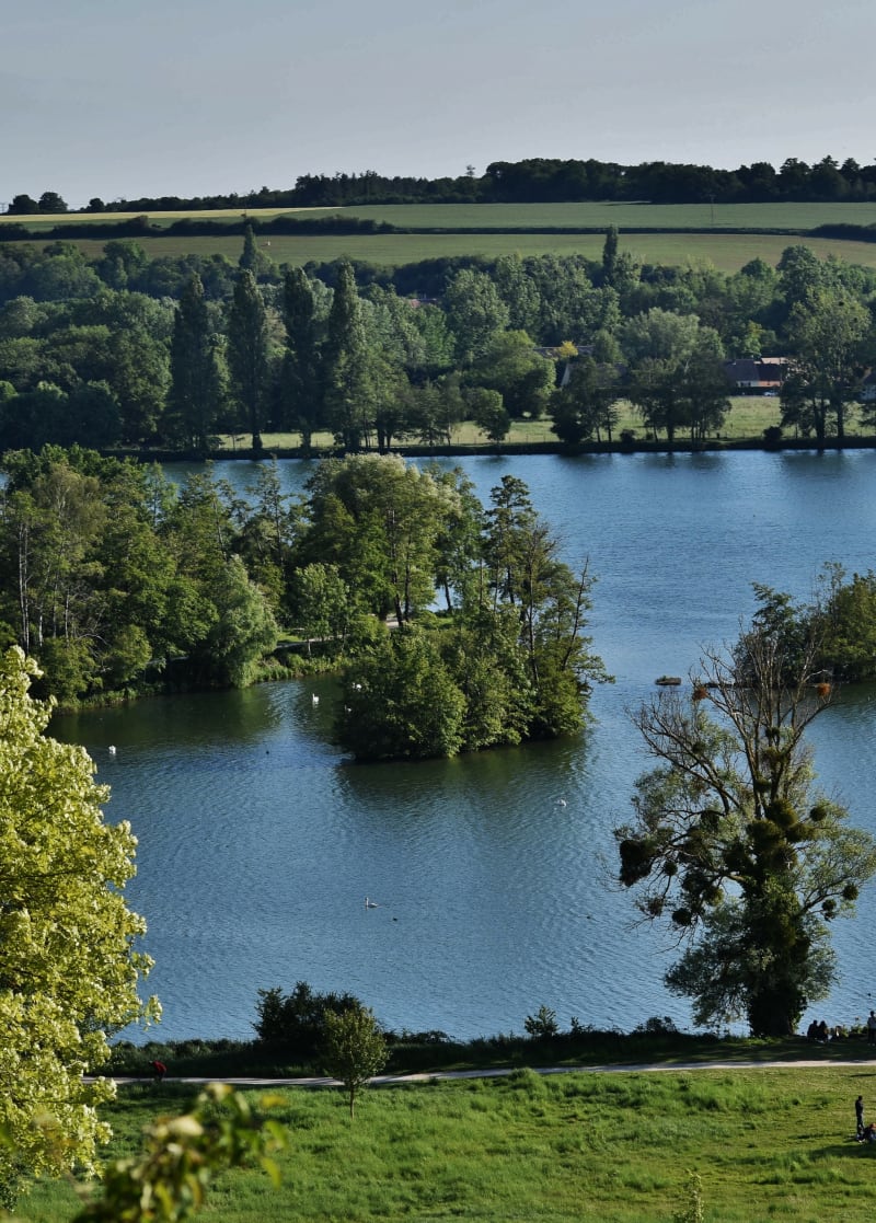 Sentier du côteau d'Ecluzelles vers le centre nautique - Mézières-en-Drouais
