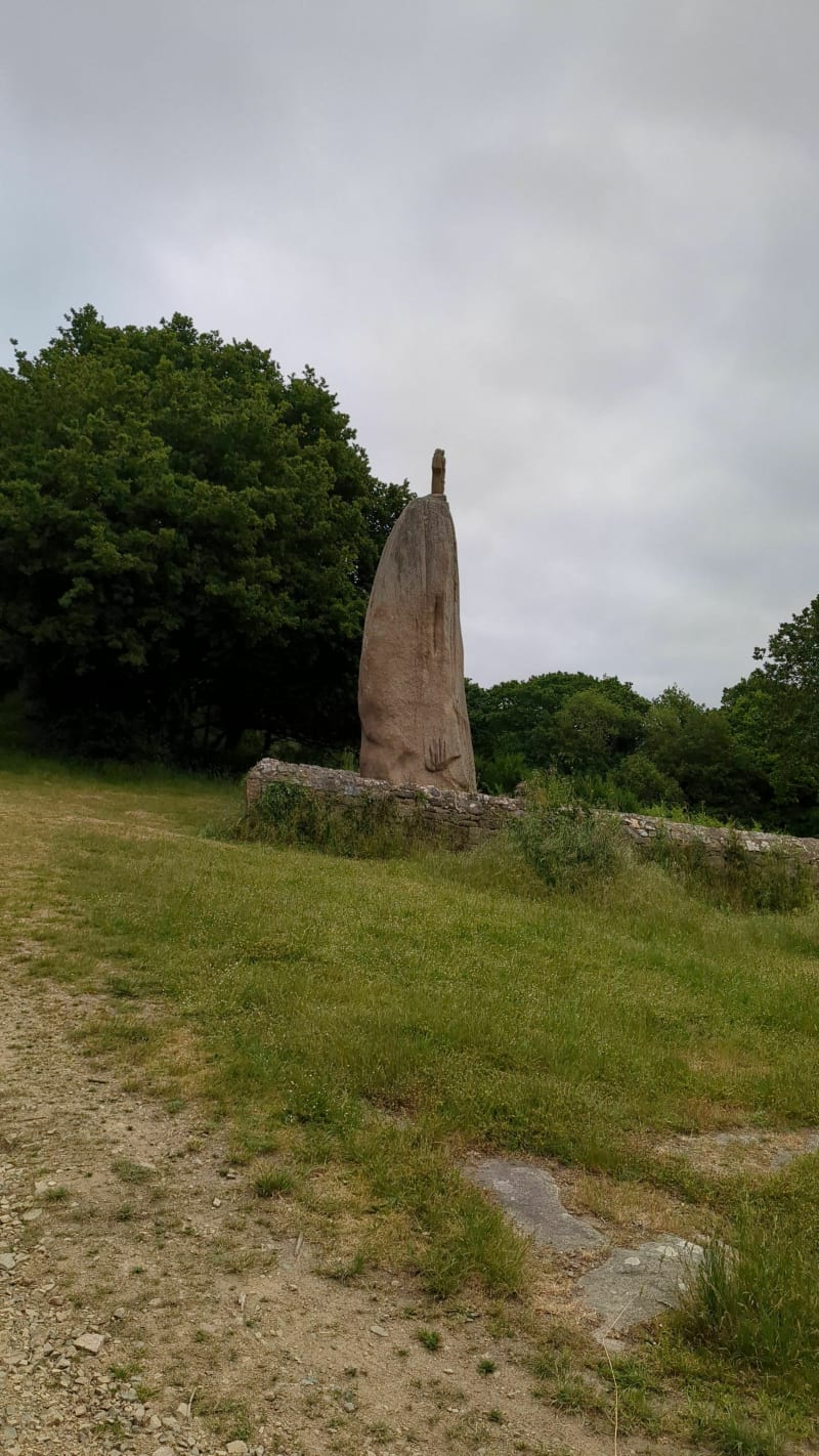 Chapelle et menhir à Trébeurden - Trébeurden