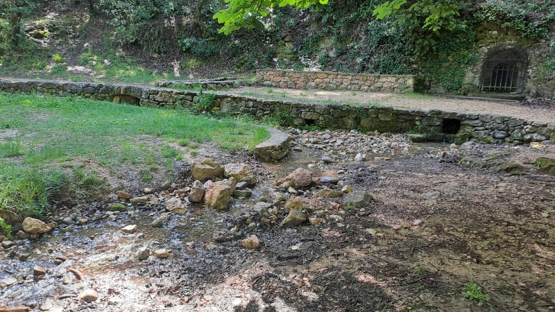 De la source des Encanaux à celle des Nayes - Auriol