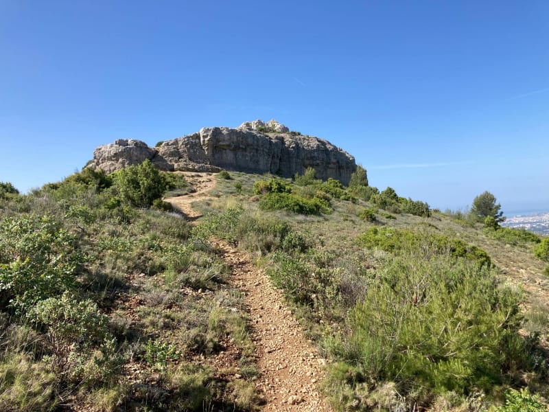Montée à la grotte du Grosibou - Peypin