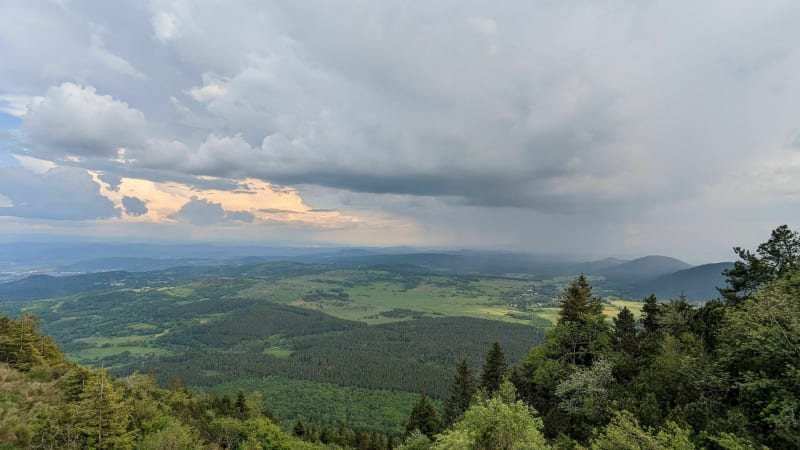 Puy de Dôme avant l'orage - Orcines
