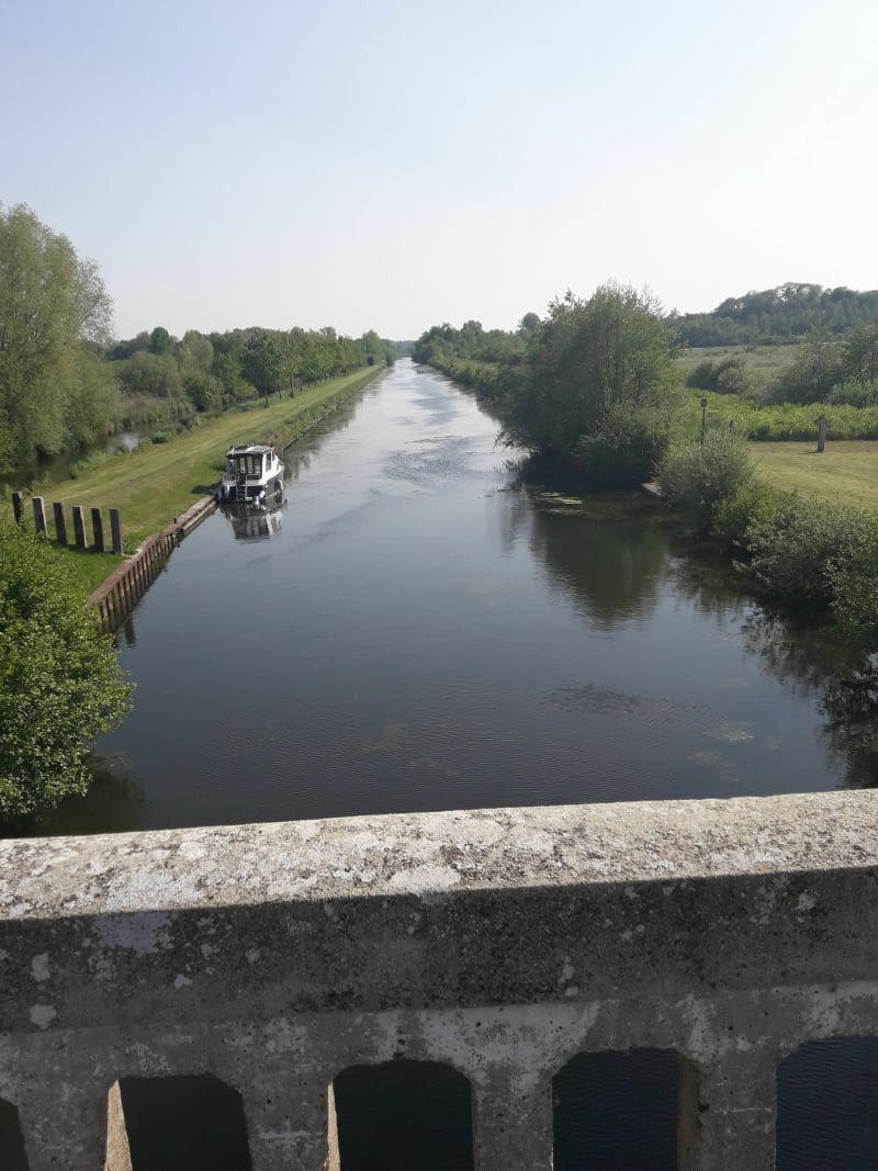 Au bord du canal de la somme - Froissy Mericourt - La Neuville-lès-Bray