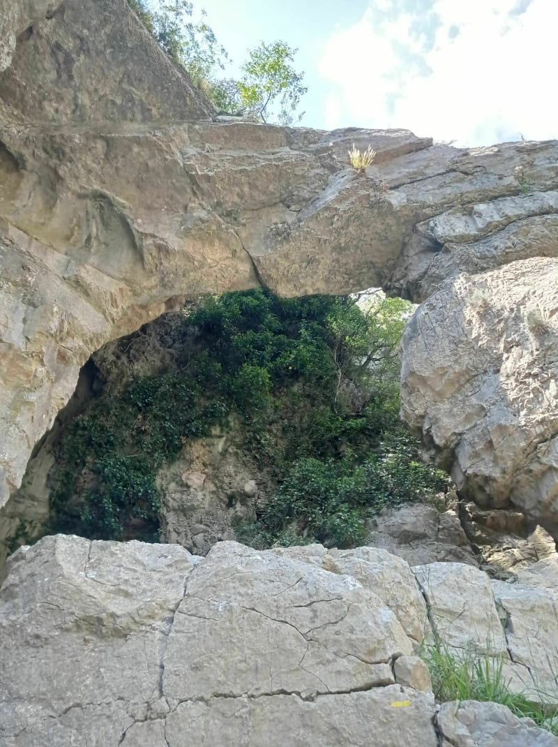 Corconne, le pont du Hasard et la chapelle - Corconne