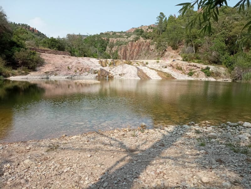 Baignade et fraîcheur au fil de l'Endre. - Le Muy