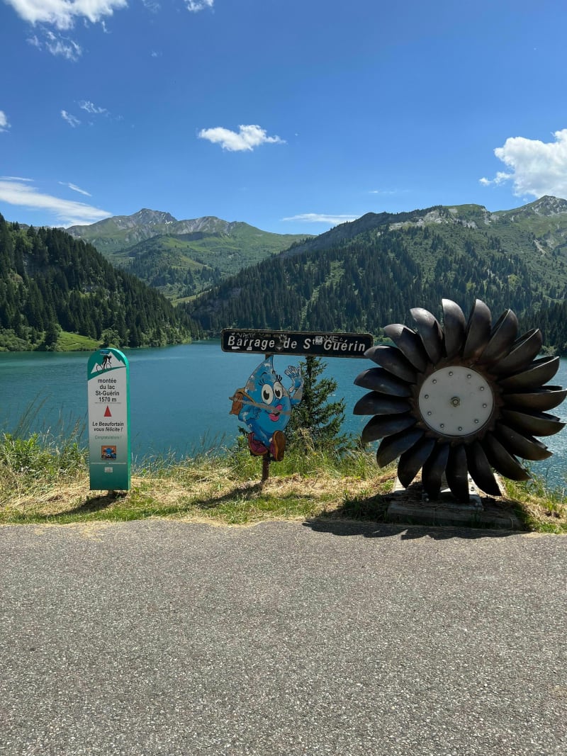 Lac des Fées en partant du barrage de Saint-Guérin - Beaufort