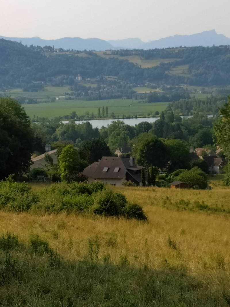 La croix de St-Clair de Izieu depuis La Comtesse - Murs-et-Gélignieux