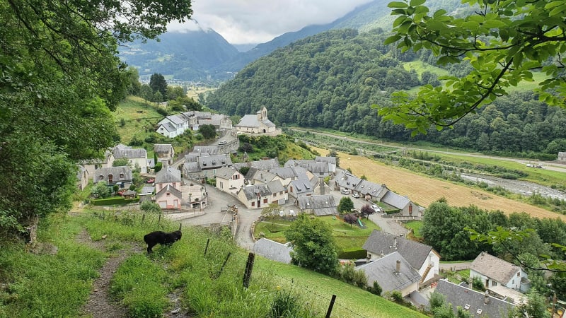 Les granges de Larbèze autour de Saligos - Saligos