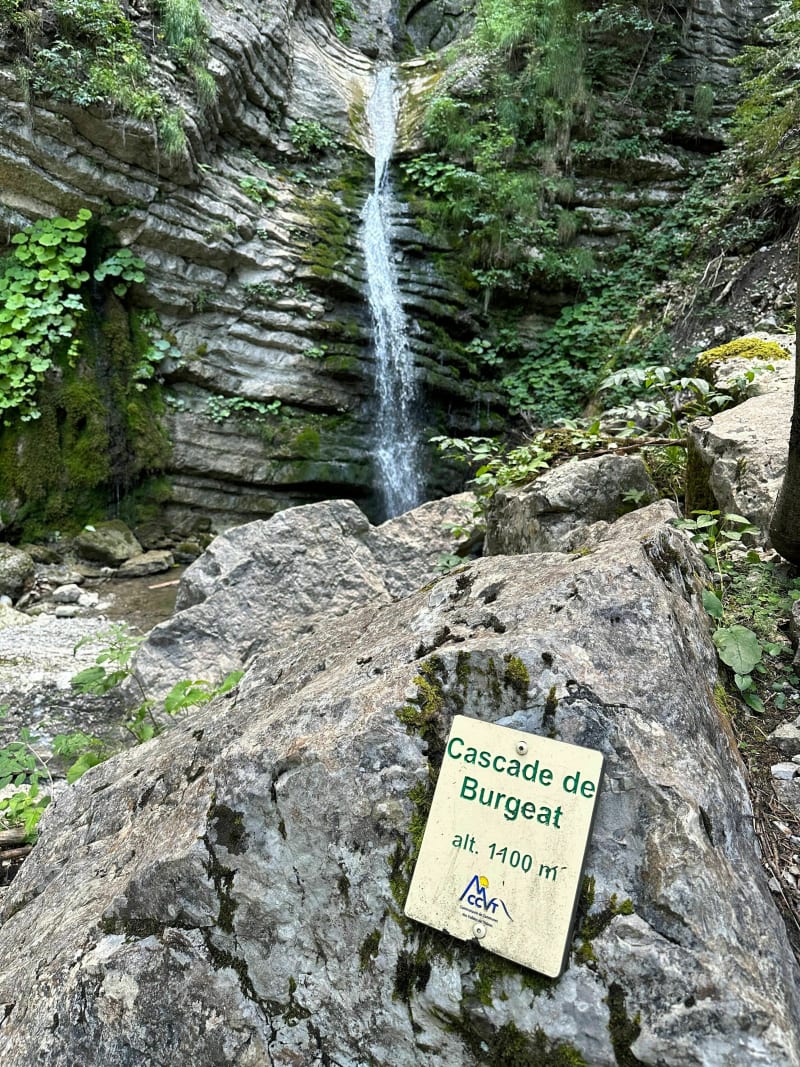 Détour rafraîchissant à la cascade de Burgeat - Manigod