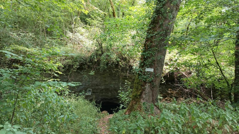 Vers la grotte de Saint-Amon - Favières