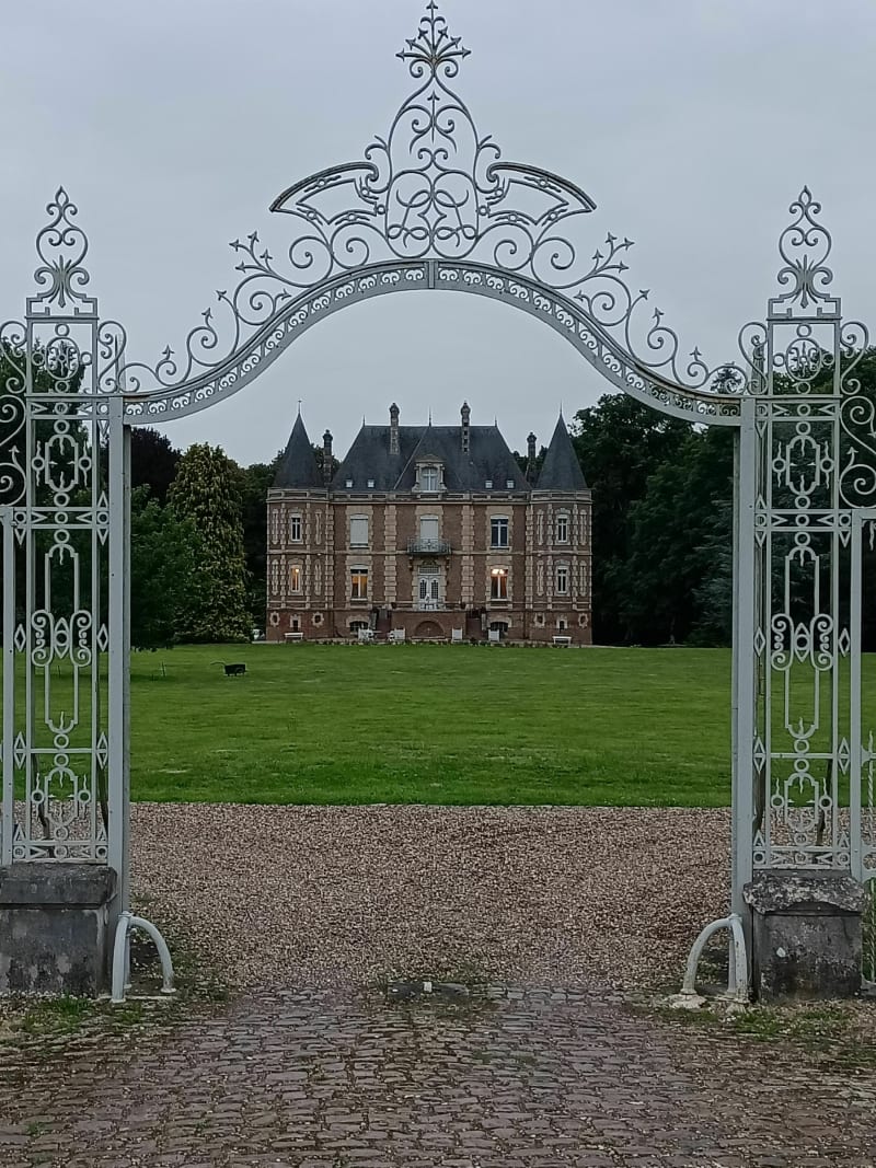 Autour de Citernes entre champs, moulin, bois et chateau - Citernes