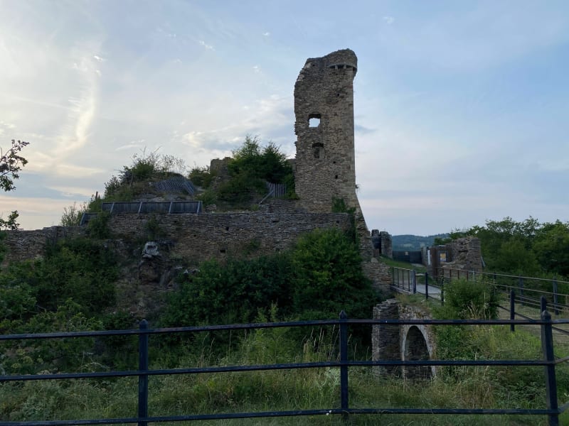 Promenade digestive entre Menat et le Château Rocher - Menat