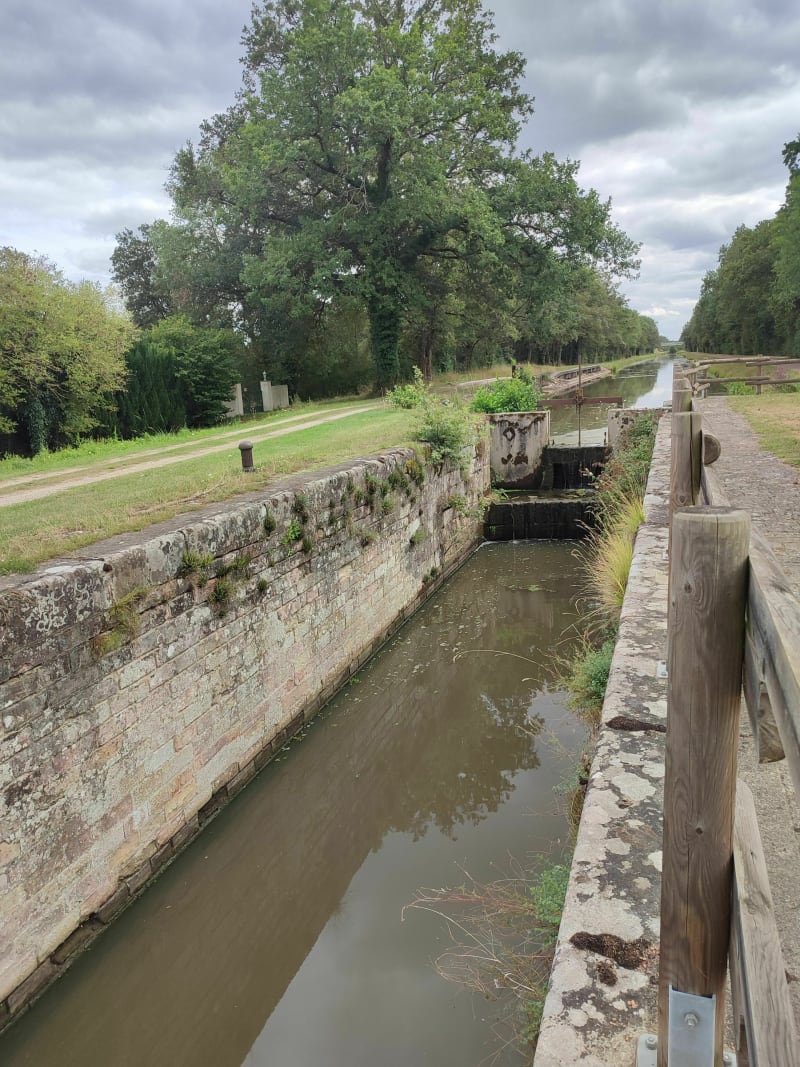 Les écluses du canal du Berry. - Vaux