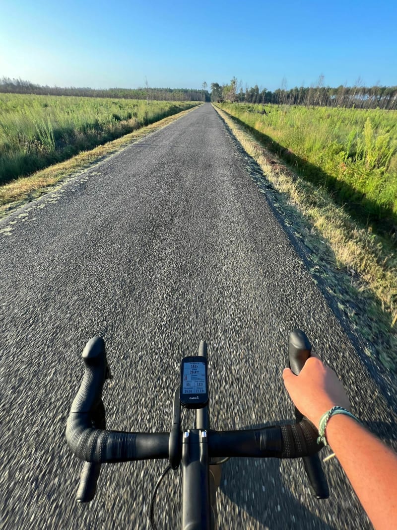 Vélo de route dans les pins de la Gironde vers les Landes - Hostens