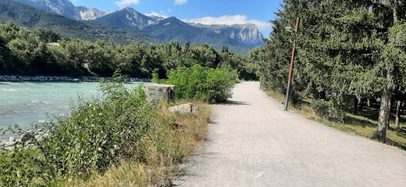 Sortie sur les Remparts, la digue et le plan d'eau d'Embrun - Embrun