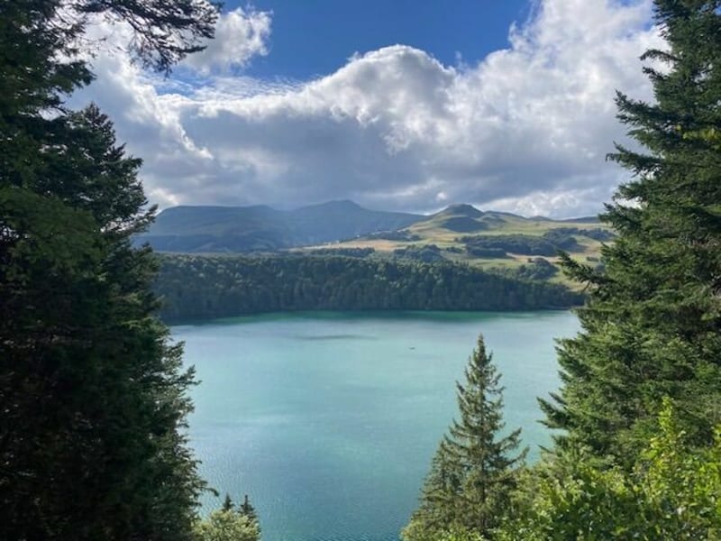 Le Lac Pavin, le Puy Montchal et le Lac Estivadoux - Besse-et-Saint-Anastaise