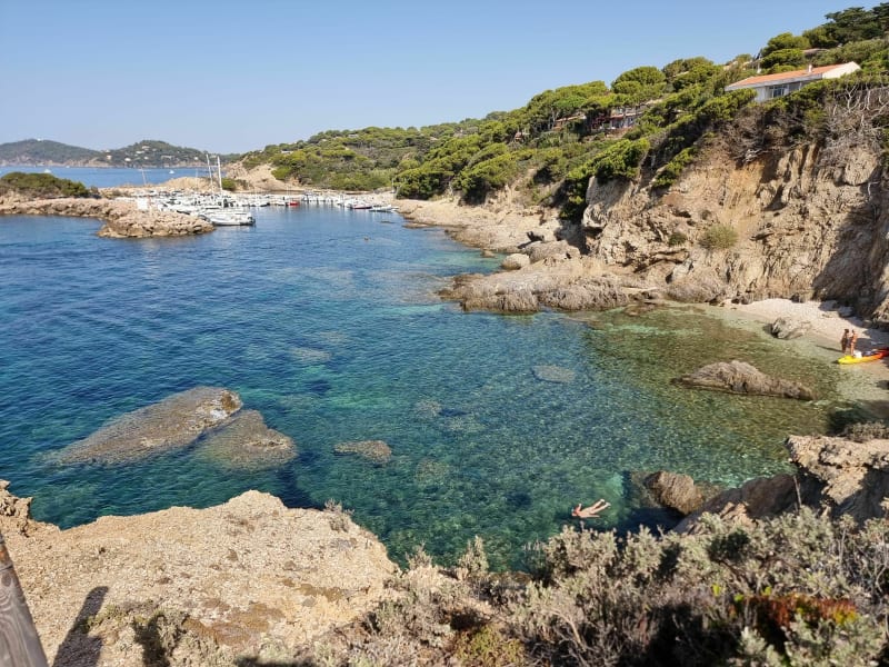 Loop langs het strand van Badine, Cap de l'Esterel en Pointe de la Vignette - Hyères