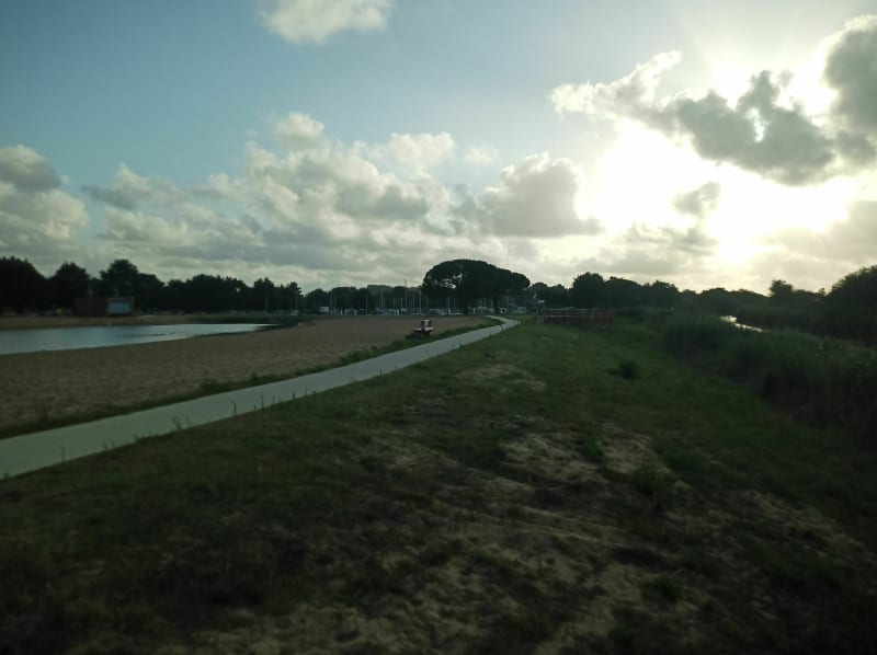Pique nique au bord de l'eau au Teich - Le Teich