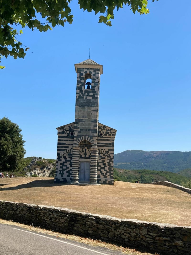 Sentier pierre et eau à Murato Soprano - Murato