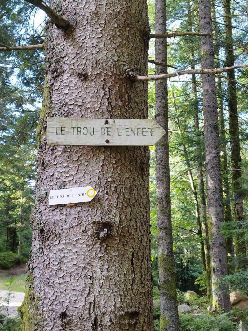 Le chemin du Trou de l'Enfer de Tholy - Le Tholy