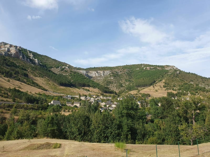 La Chadenède depuis Sainte-Enimie, en longeant le Tarn - Gorges du Tarn Causses