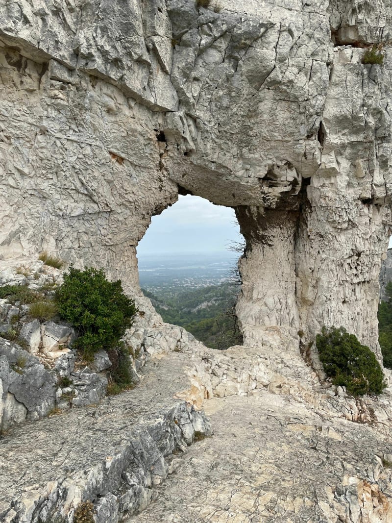 Le Rocher des Deux Trous - Saint-Rémy-de-Provence