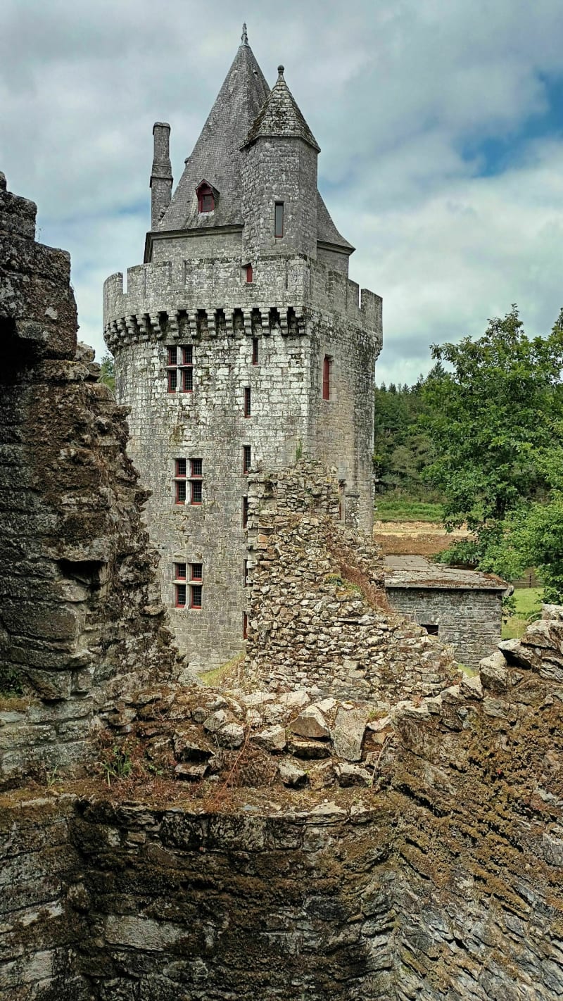 De la vallée du Kerbiler aux tours du château de l'Argoët - Elven