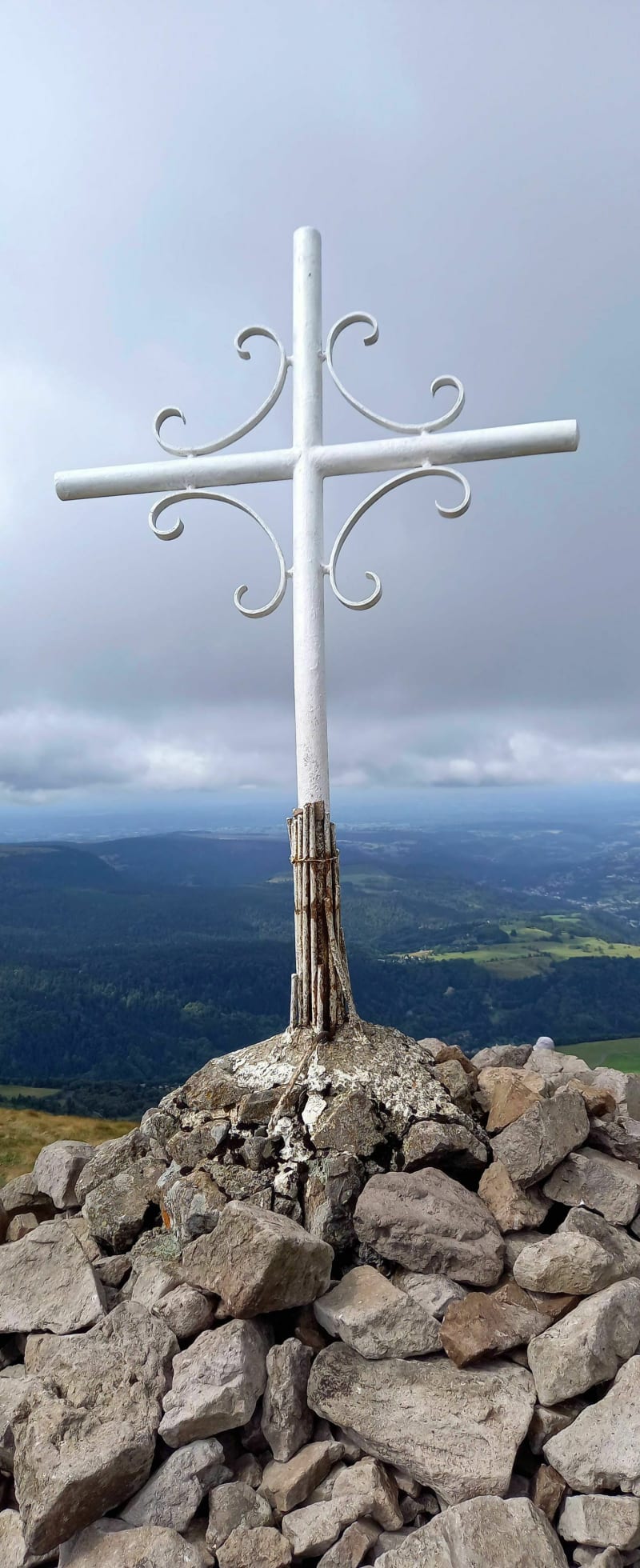 Puy de l'Angle depuis le col de la croix de Morand - Chambon-sur-Lac
