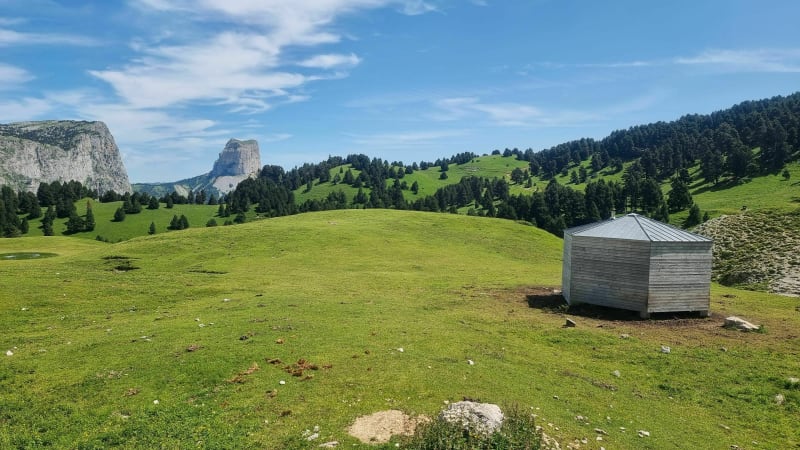 Dormir en face du Mont-Aiguille : Cabane des Chaumailloux - Chichilianne